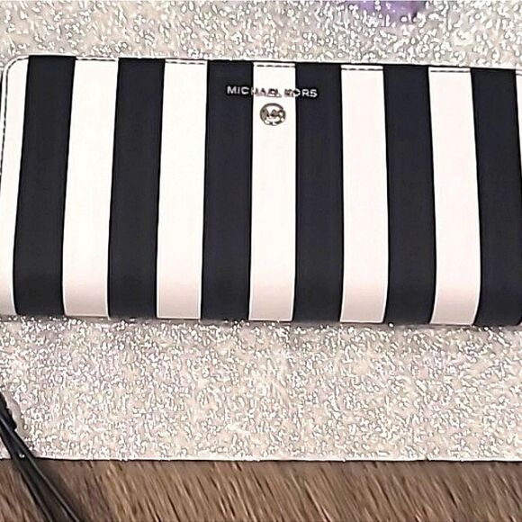 Michael Kors Jet Set Charm Continental Large Wallet- Black/White Stripe - Picture 4 of 16